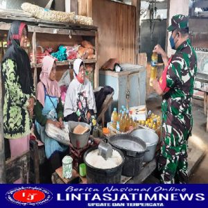 Koramil 11/Polokarto, Di Hari Minggu Tetap Cek Harga Minyak Goreng Di Pasar