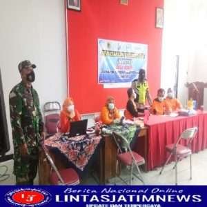 Bukti Kerja Sama Linsek, Babinsa Dan Bhabinkamtibmas Dampingi Nakes Laksanakan Vaksin