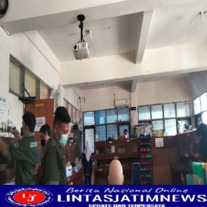 Mahasiswa TK. Akhir Teknologi Rekayasa Elektro-medis, Mengadakan Kerjabakti Bersama