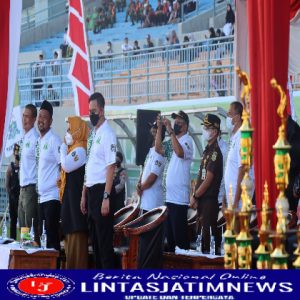 Kapolres Gresik Dampingi Dandim 0817 Gresik Buka Liga Santri PSSI 2022 Kabupaten Gresik