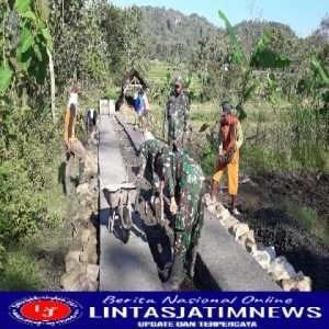 Kapten Arh Hadi Pimpin Karya Bakti Pengecoran Jalan