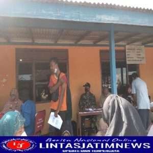 Babinsa Temboro Bantu Kelancaran Vaksinasi Di Desa Binaan
