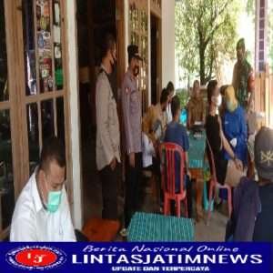 Babinsa Koramil Jogorogo Pantau dan Pendampingan Kegiatan Vaksinasi