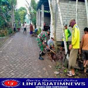 Antisipasi Banjir, Babinsa Krandegan Bersama Warga Bersihkan Saluran Irigasi