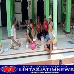 Jaga Hubungan Baik, Anggota Koramil Kedunggalar Komsos Dengan Warga