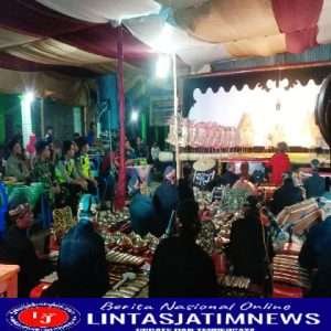 Demi Kelancaran Dan Keamanan, Babinsa Hadiri Pagelaran Wayang Kulit Desa Semin