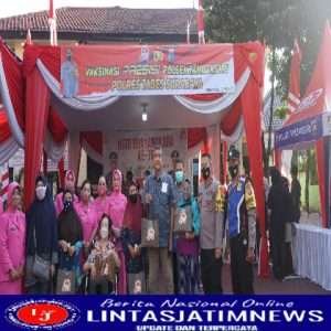 Jelang Hari Ulang Tahun Bhayangkara ke-76 Polsek Tambaksari  Adakan Vaksinasi Massal