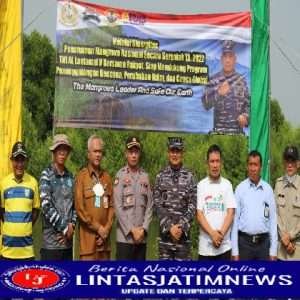 Polres Gresik Turut Tanam Mangrove Secara Serentak di Wilayah Kerja Lantamal V Tahun 2022