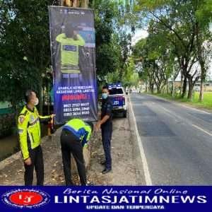 Sosialisasikan Budaya Tertib Lalin Satlantas Polres Ponorogo Pasang Banner