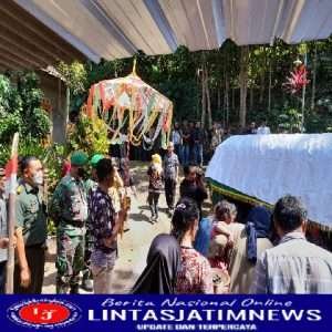 Penghormatan Terakhir Kepada Veteran, Danramil 11/Manyaran Beserta Anggota Takziah Ke Rumah Duka