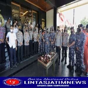 Polda Jatim “Dikepung” Prajurit TNI AL dari berbagai Kesatuan di Jatim pada 1 Juli 2022