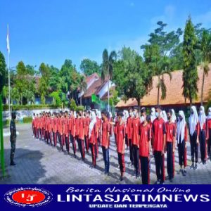 Tanamkan Disiplin Pada Siswa, Babinsa Koramil 0801/04 Tegalombo Latihkan PBB