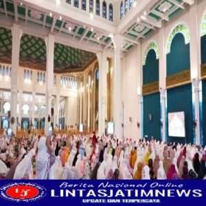 Pandemi Mereda, Masjid Al Akbar Surabaya Gelar Sholat Idul Adha