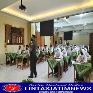 Pasiter Kodim  0735/Surakarta Berikan Materi Wasbang Dan Bela Negara di SMK Muhamadiyah 4 Surakarta