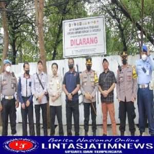 Polsek Genteng Lakukan Kegiatan Pemasangan Plakat di Embong Wungu