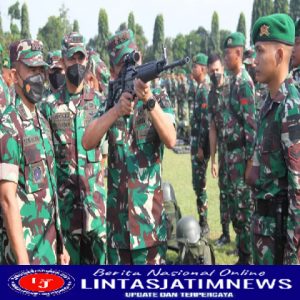 Danrem 081/DSJ Dampingi Pangdam Lakukan Riksiapops Satgas Yonif 511/DY