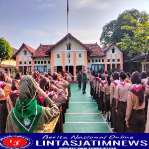 Tanamkan Semangat Bela Negara Dan Cinta NKRI Koramil 03/Serengan Libatkan Diri di MPLS di SMK – 3 Surakarta