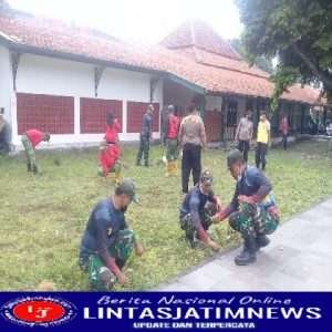 Cegah Penyebaran Covid-19, Koramil 02/Banjarsari Laksanakan Kerja Bakti Bersihkan Lingkungan