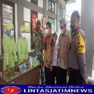 Babinsa Bhabinkamtikmas dan Lurah Kratonan Datangi Warga Yang Sakit ODGJ