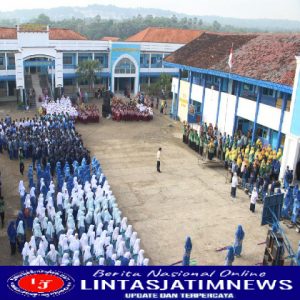 Awali Tahun Ajaran Baru Dengan Apel Bersama Seluruh Lembaga se-Perguruan Pondok Modern