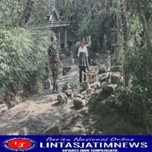 Sukseskan Pembangunan Daerah, Babinsa Sambi Ikut Bangun Talud Di Desa Trosobo