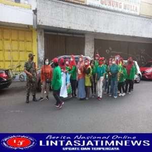 Babinsa Jayengan Memantau Jalan Sehat Warga di Wil Binaanya