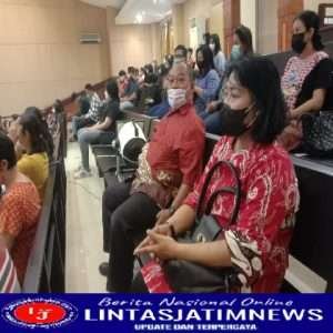 Sertu E Kau We Amankan Ibadah Minggu Pagi