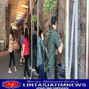 Yakinkan Sesuai Prokes, Serma Teguh Monitoring Kegiatan Ibadah Mingguan