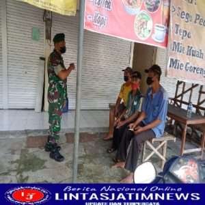 Tumbuhkan Kekompakan Serta Kemanunggalan, Babinsa Posramil Pangkur Lakukan Komsos di Wilayah