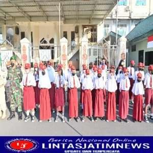 Upacara Bendera di Makodim 0726/Sukoharjo, Dandim ajak siswa-siswi SDN 1 Mulur cinta tanah air sejak usia dini