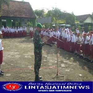 Tanamkan Cinta Tanah Air, Babinsa Koramil 0801/12 Pringkuku Menjadi Pembina Upacara