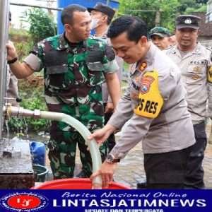 Polres Jember Bersama Kodim 0824 Berikan Bantuan Air Bersih untuk Warga