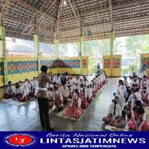 Tanamkan Disiplin Lalu Lintas Sejak Dini, Satlantas Polres Gresik Gelar Police Goes To School