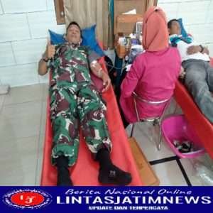 Peduli Sesama Danramil  Sambirejo Ikut Donor Darah