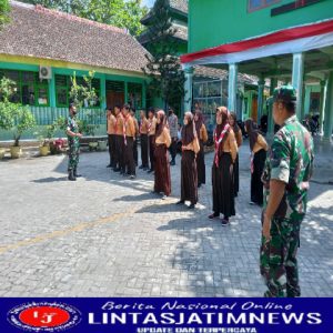 Tanamkan Kedisiplinan dan Bentuk Mental Siswa Sejak Dini, Babinsa Koramil 04 Padas Kodim 0805 Ngawi Berikan Pelatihan PBB