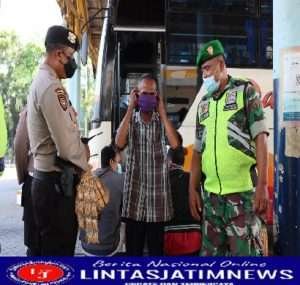 Polres Gresik Terus Disiplinkan Penggunaan Masker di Tempat Umum