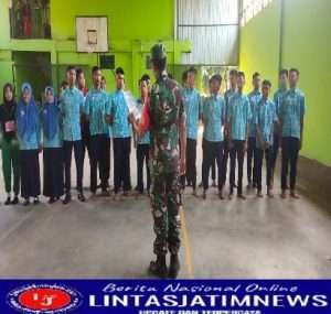 Sambangi Sekolah, Babinsa Jogorogo Sosialisasikan Penerimaan Prajurit TNI