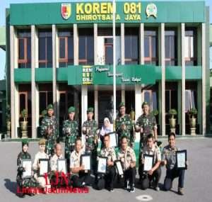 Danrem 081/DSJ Beri Penghargaan Kepada Para Juara LKJ TMMD ke-113