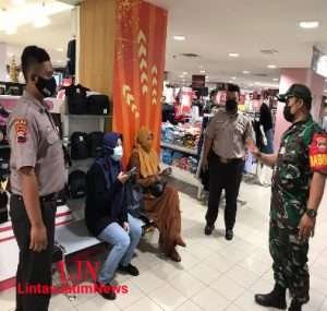 Himbauan Prokes Tetap di lakukan Babinsa Kemlayan Karena pademi belum di nyatakan selesai