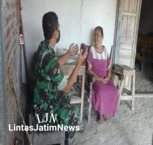 Datangi Rumah Warga Babinsa Brojol, Ingatkan Warga Patuhi Prokes Covid 19