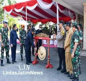 Gong di bunyikan Bupati, TMMD ke 114 di Gunungsari  Ngawi resmi dimulai
