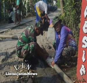 Panjangkan Sambungan  Permudah Kebutuhan Air Di TMMD
