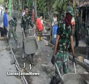 Saking Semangatnya Satgas TMMD Antri Adukan Semen