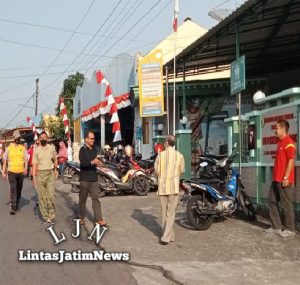 Jaga Kesehatan Dan Peduli Bakul Cilik, Forkopincam Jalan Pagi Dan Sambangi Pasar