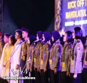 Tim Paduan Suara Polrestabes Surabaya Semarakkan Kick Off Satu Abad NU