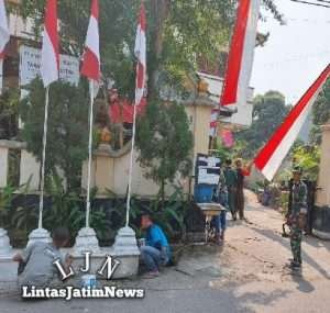 Babinsa Joyotakan Pelopori Kerja Bakti di wilayah binaan