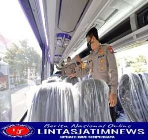 Kapolda Jatim Mengecek Langsung Tiga Bus Hibah, Diharapkan dapat Menunjang Pelayanan kepada Masyarakat