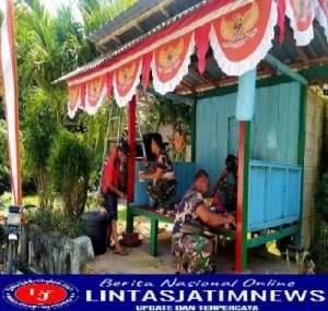 Rayakan Kemerdekaan Ke-77, Babinsa Koramil 0801/Pacitan Ajak Warga pembersihan Lingkungan