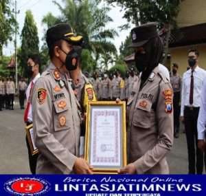 Kapolres Bangkalan Berikan Berbagai Reward Bagi Anggota Berprestasi