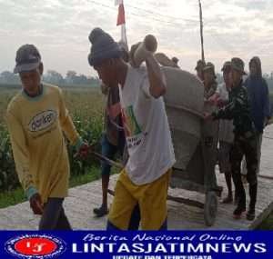 Gunakan Taktik Tempur, Anggota Satgas TMMD Pindahkan Mesin Molen